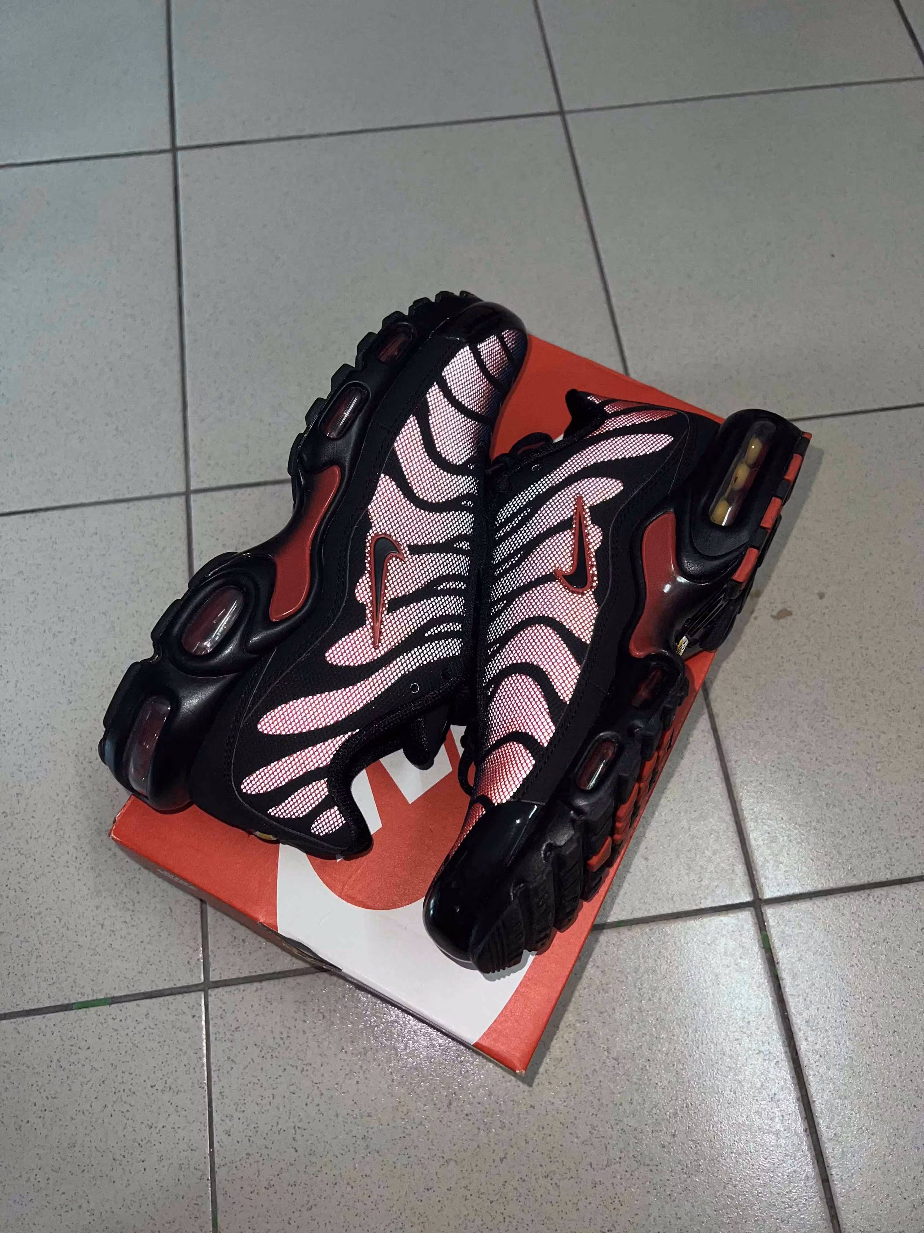Nike Air Max Plus 'Bred Reflective' DZ4507-600 Nike Air Max Plus 'Bred Reflective' DZ4507-600